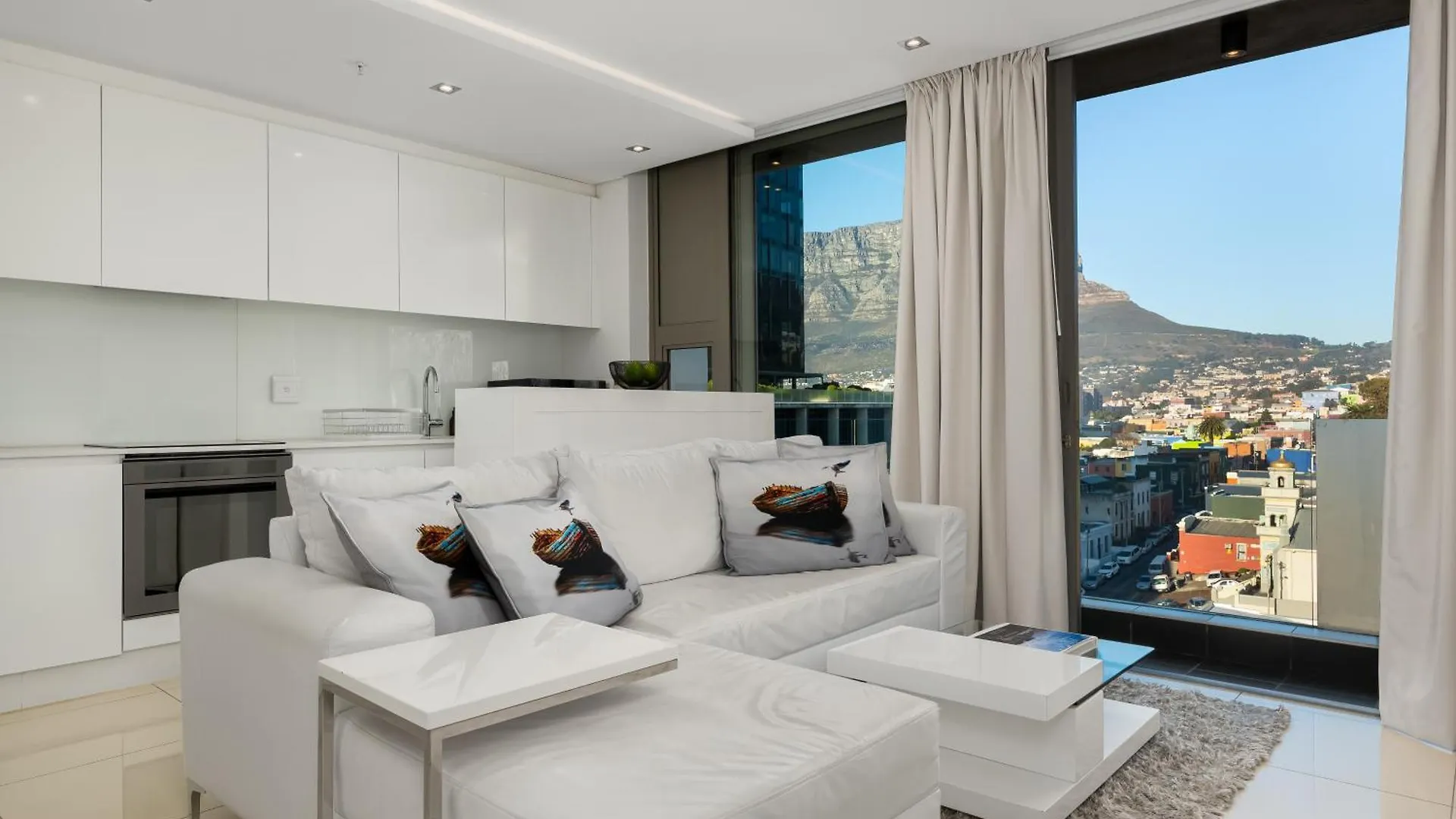 Lux De Waterkant Apartment - Mountain Views Cape Town